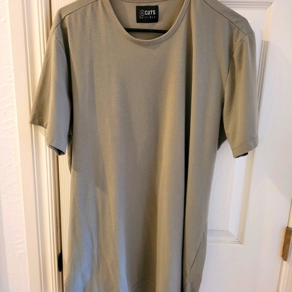 Cuts split hem - Picture 1 of 1